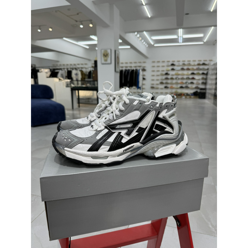 Ba*len*cia*ga runner sneaker in white,black and grey