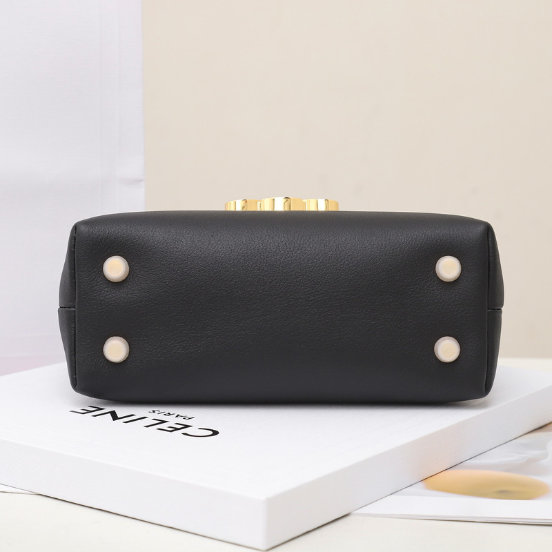 Ce**e teen ning bag in supple calfskin black