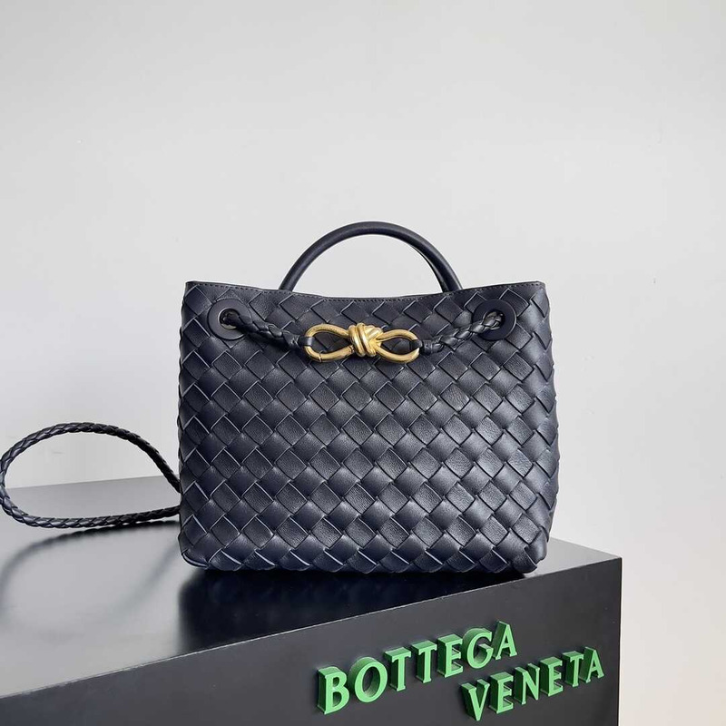 Bo*te*ga ve*ne*ta small andiamo dark blue bag