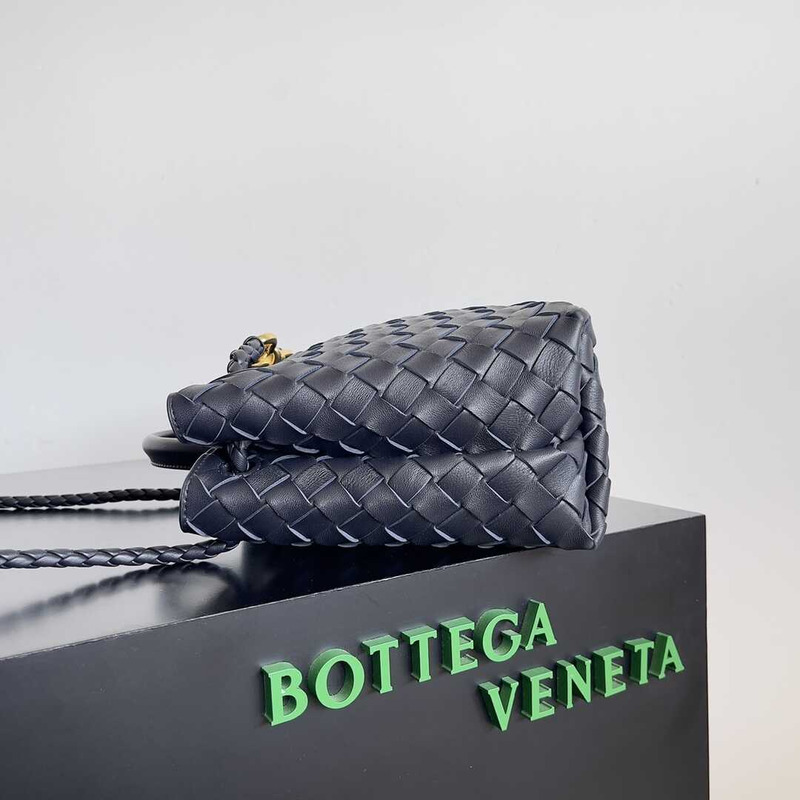 Bo*te*ga ve*ne*ta small andiamo dark blue bag