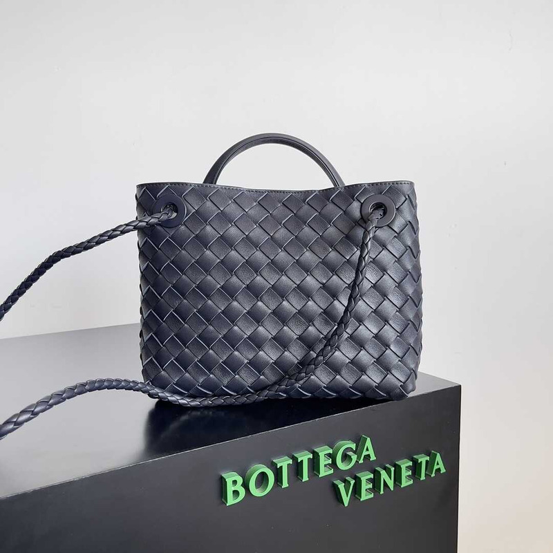 Bo*te*ga ve*ne*ta small andiamo dark blue bag