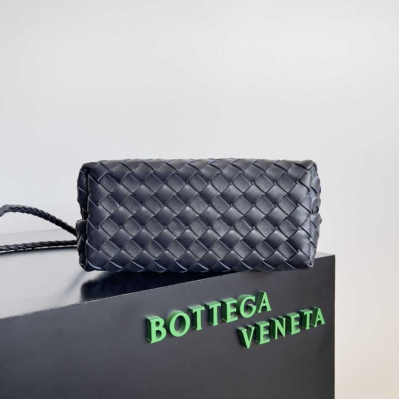 Bo*te*ga ve*ne*ta small andiamo dark blue bag