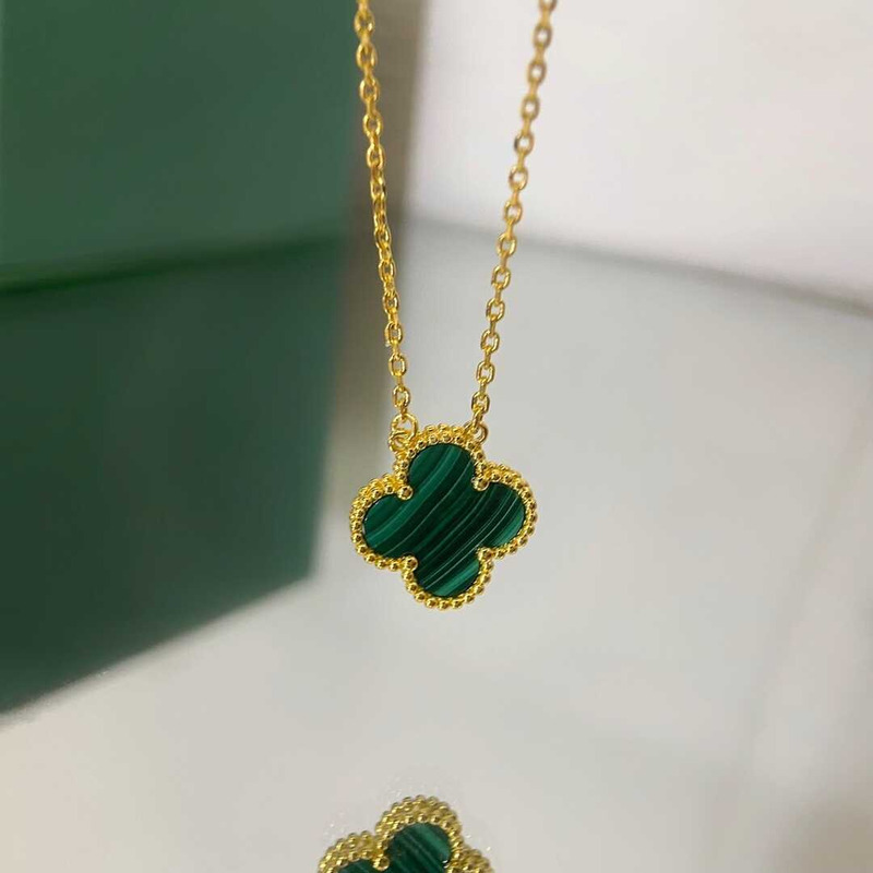 Van Cleef & Arpels Alhambra Motif Pendant Necklace Malachite 18K Yellow Gold