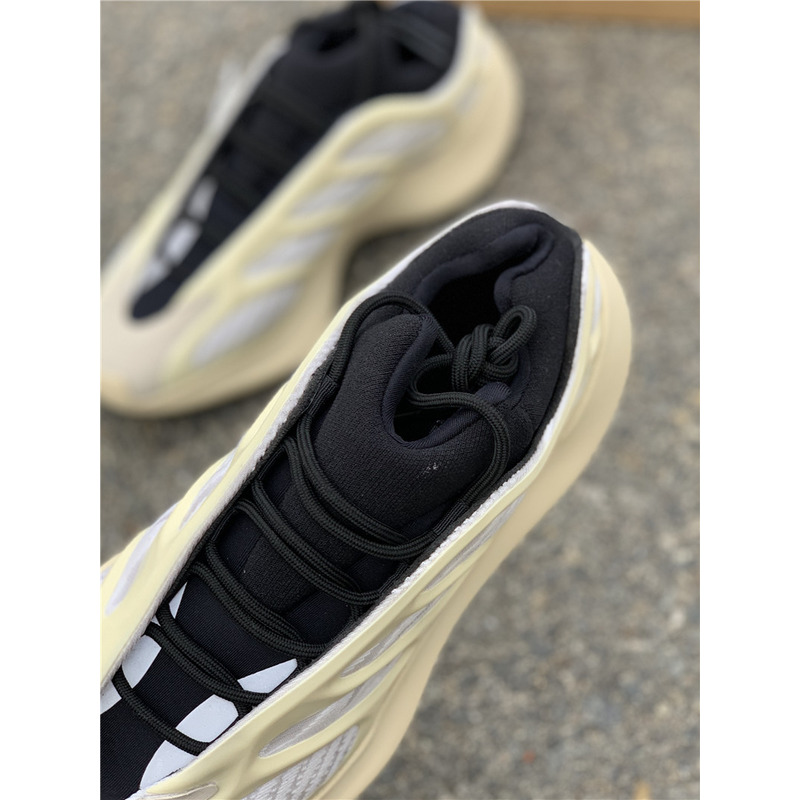 Ad*s yeezy 700 v3 azael milky white black fw4980 sneakers men women