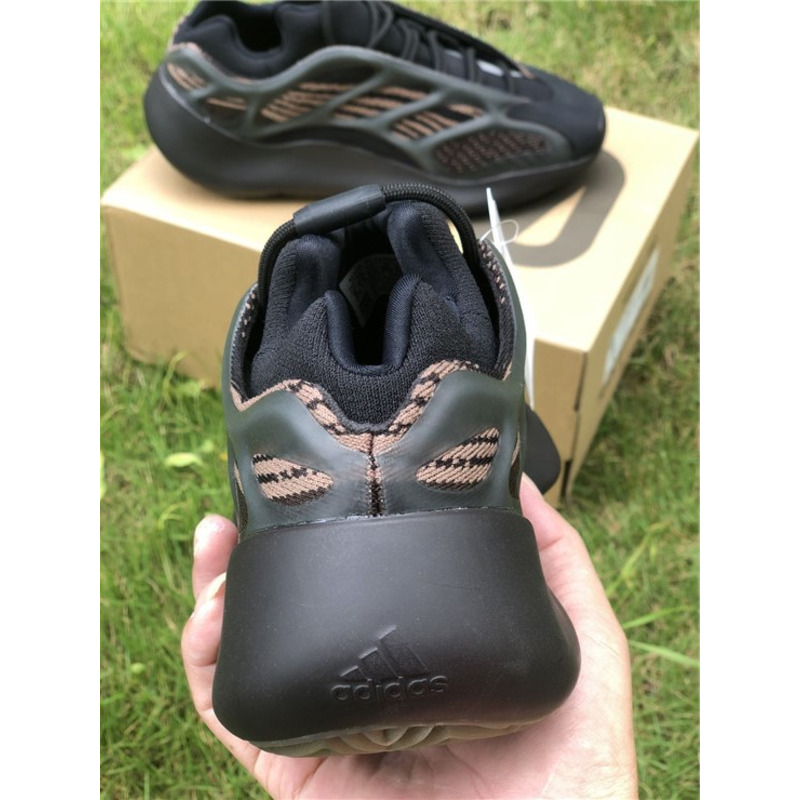 Ad*s yeezy 700 v3 black gold gy0189 sneakers men women