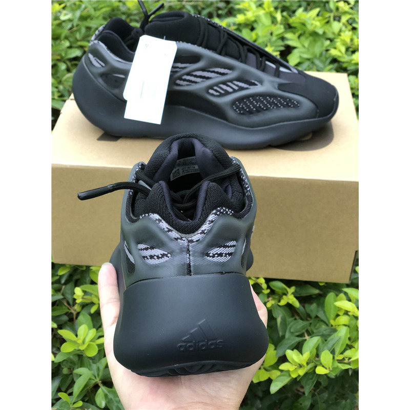 Ad*s yeezy 700 v3 dark warrior h67799 sneakers men women