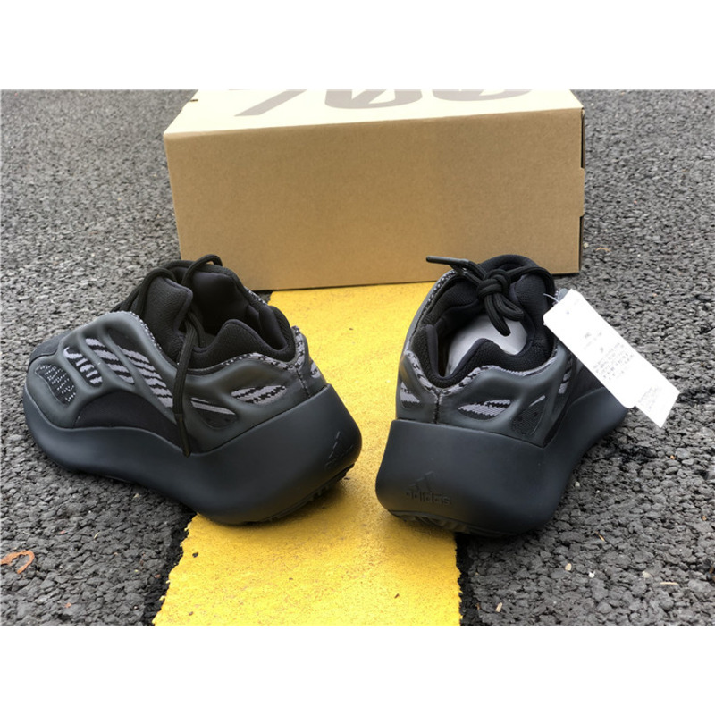 Ad*s yeezy 700 v3 dark warrior h67799 sneakers men women