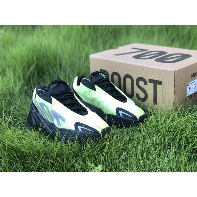 Ad*s yeezy boost 700 green black mnvn phosphor fy3727 sneakers men women