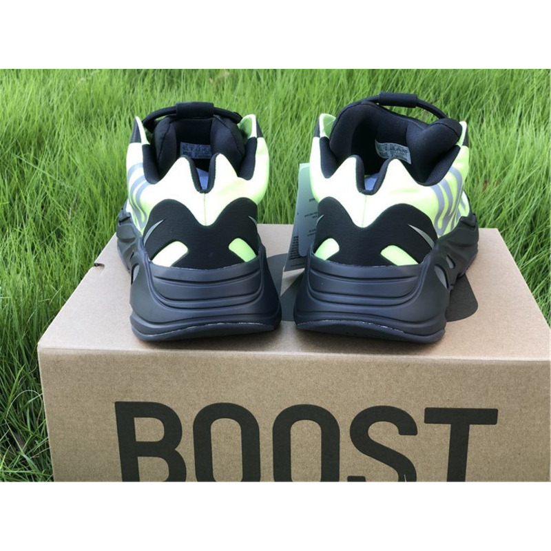 Ad*s yeezy boost 700 green black mnvn phosphor fy3727 sneakers men women