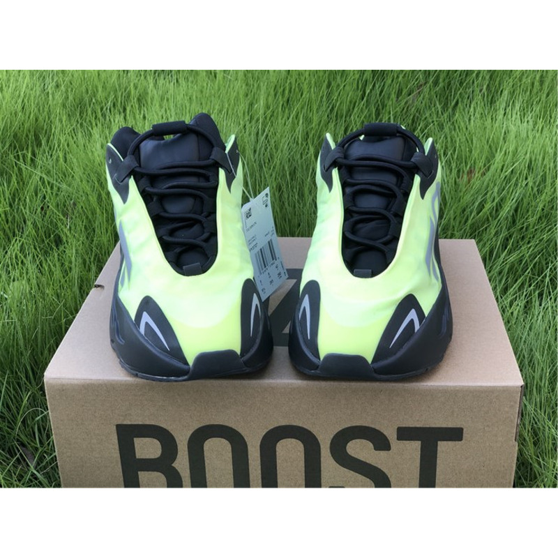 Ad*s yeezy boost 700 green black mnvn phosphor fy3727 sneakers men women