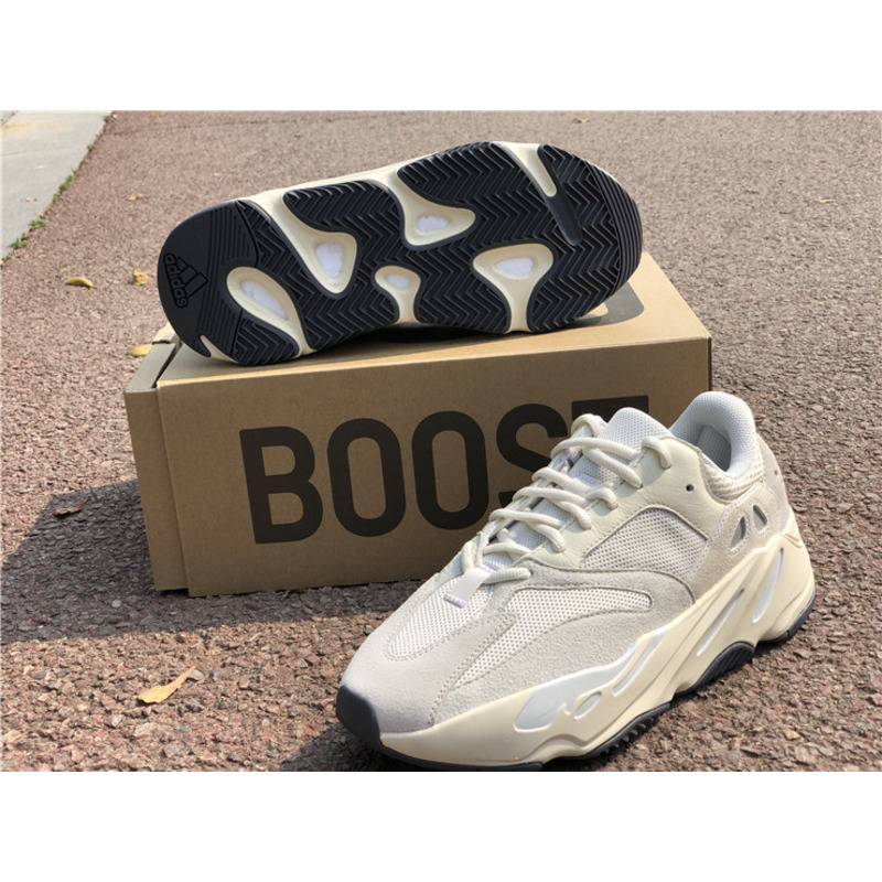 Ad*s yeezy boost 700 m white eg7596 sneakers men women