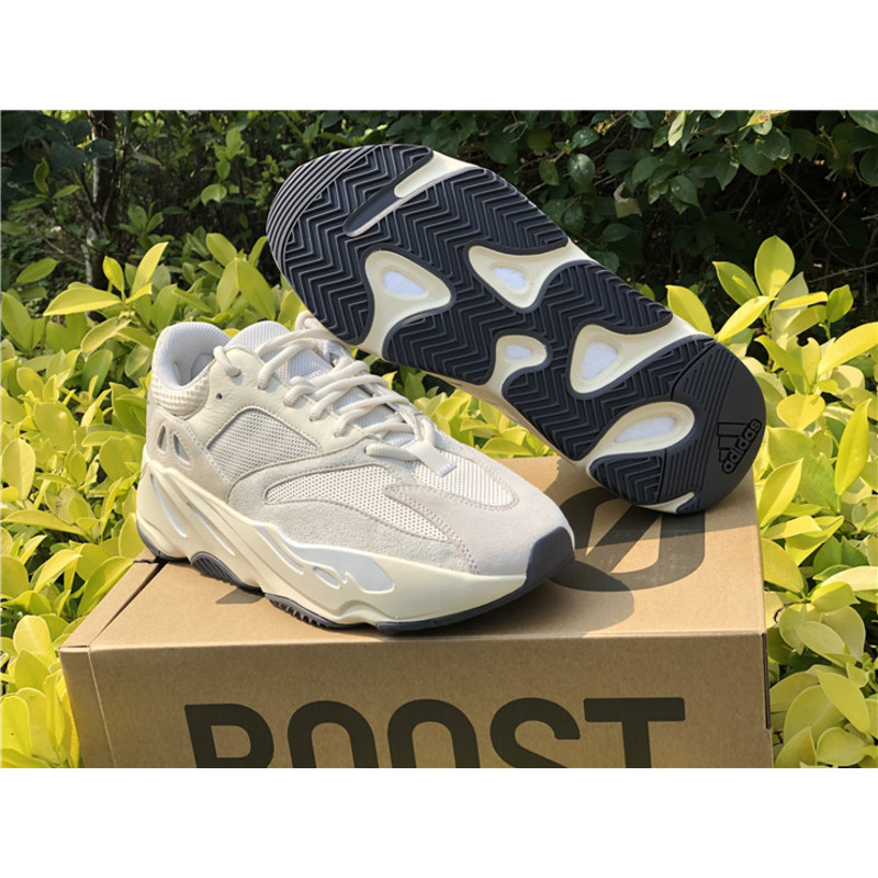 Ad*s yeezy boost 700 m white eg7596 sneakers men women