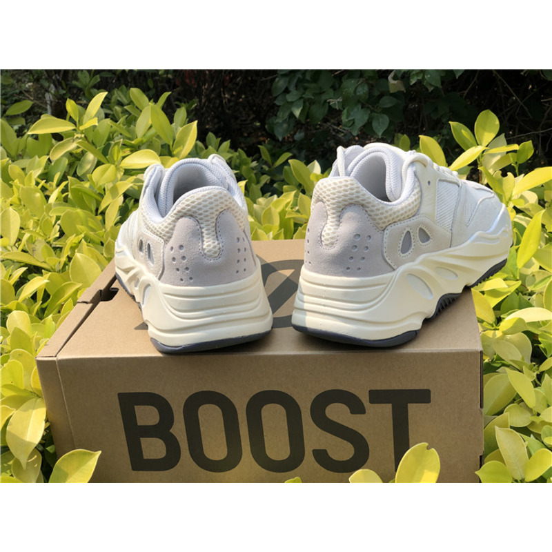 Ad*s yeezy boost 700 m white eg7596 sneakers men women