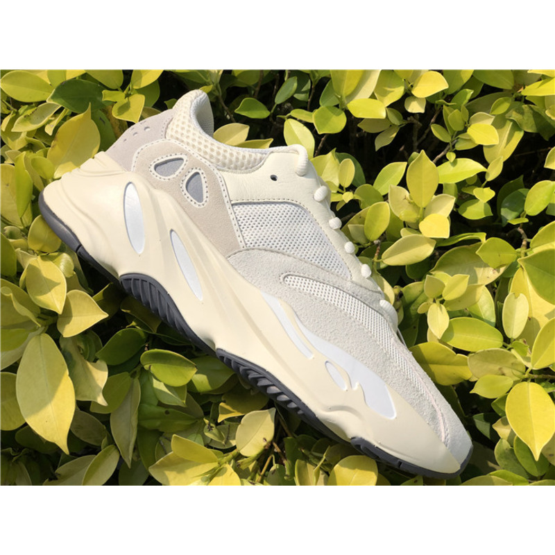 Ad*s yeezy boost 700 m white eg7596 sneakers men women