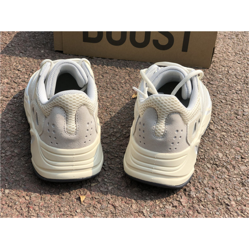 Ad*s yeezy boost 700 m white eg7596 sneakers men women