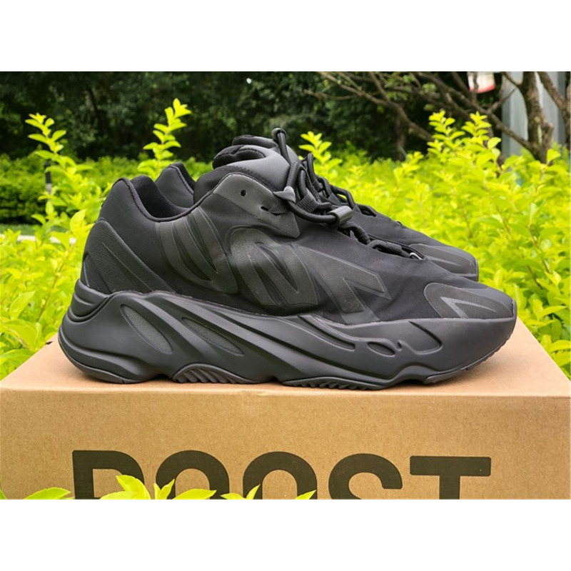 Ad*s yeezy boost 700 mnvn black fv4440 sneakers men women