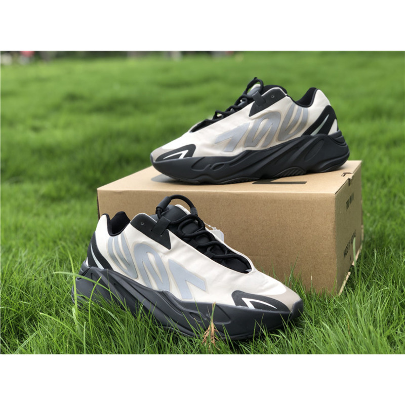 Ad*s yeezy boost 700 mnvn bone fy3729 sneakers men women