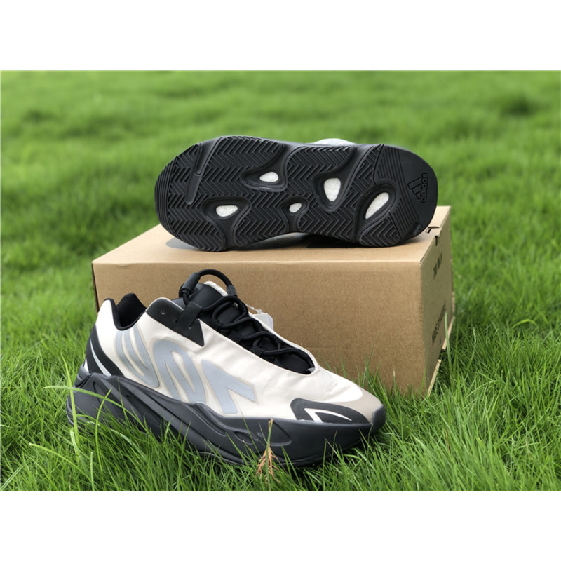 Ad*s yeezy boost 700 mnvn bone fy3729 sneakers men women