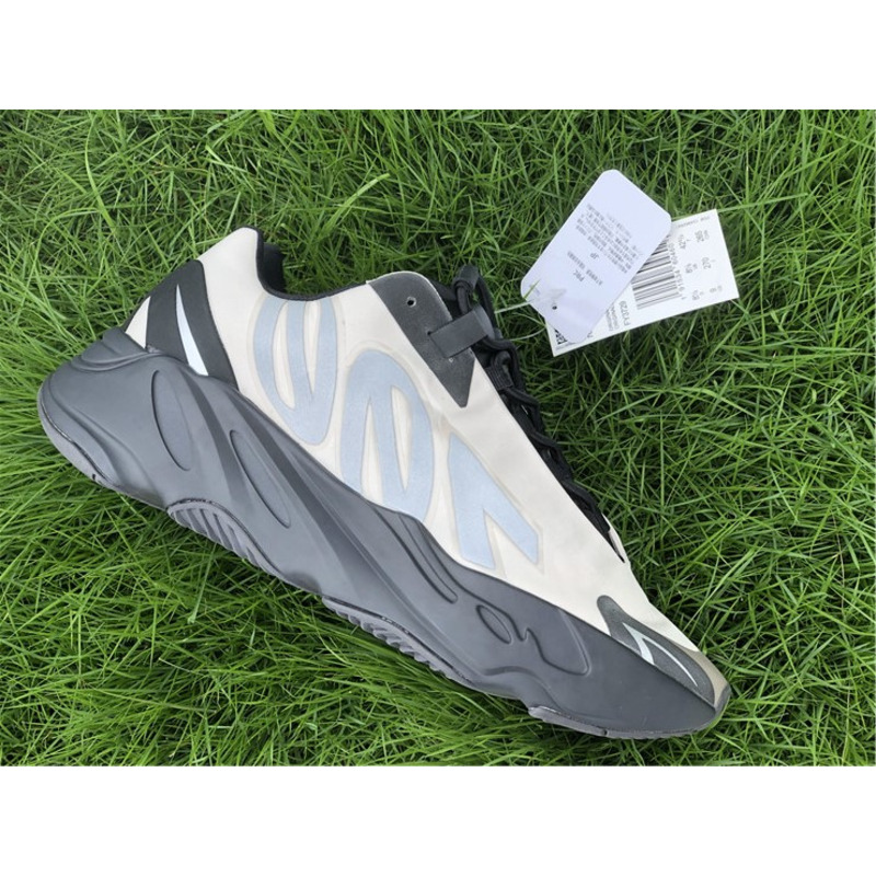 Ad*s yeezy boost 700 mnvn bone fy3729 sneakers men women