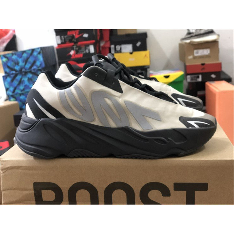 Ad*s yeezy boost 700 mnvn bone fy3729 sneakers men women