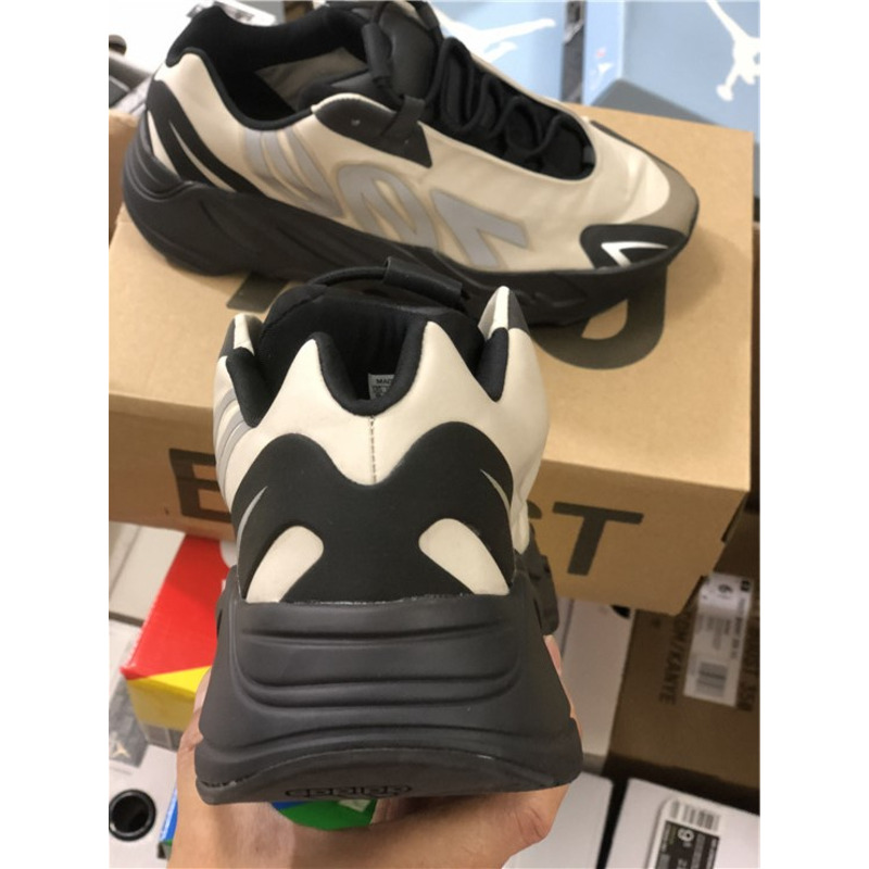 Ad*s yeezy boost 700 mnvn bone fy3729 sneakers men women