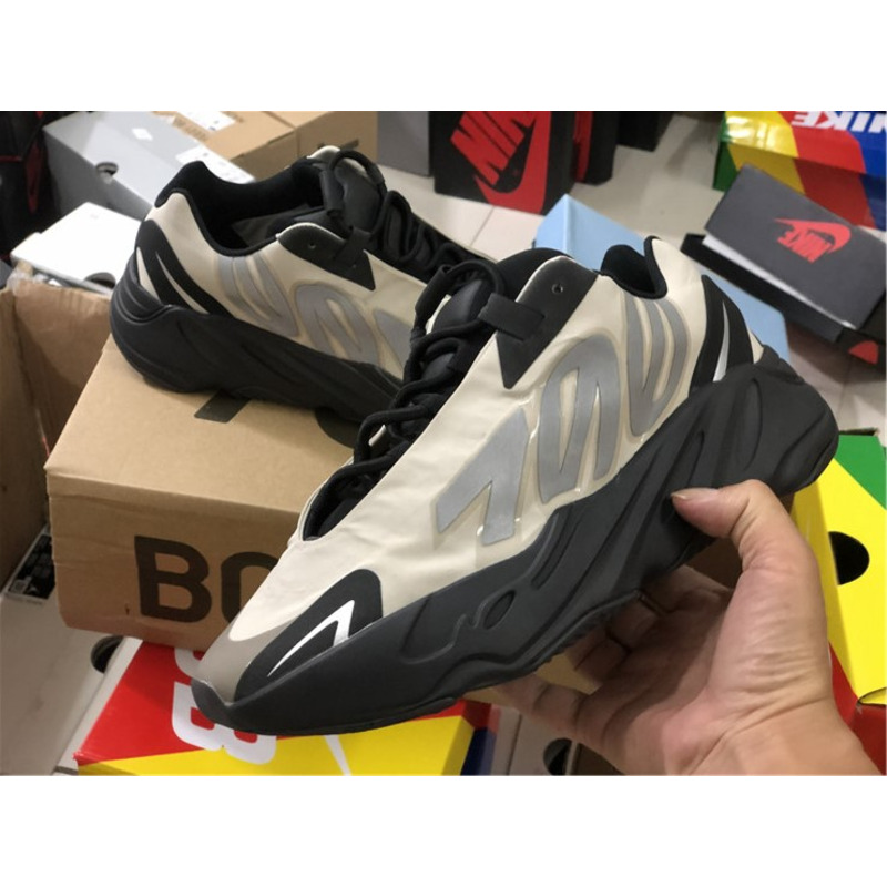 Ad*s yeezy boost 700 mnvn bone fy3729 sneakers men women