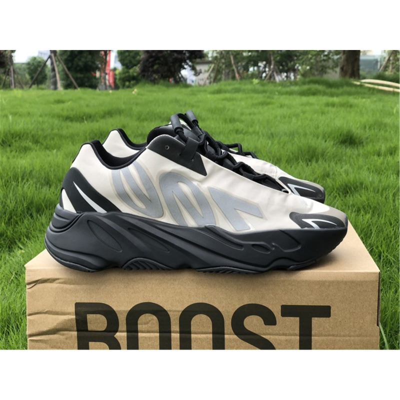 Ad*s yeezy boost 700 mnvn bone fy3729 sneakers men women