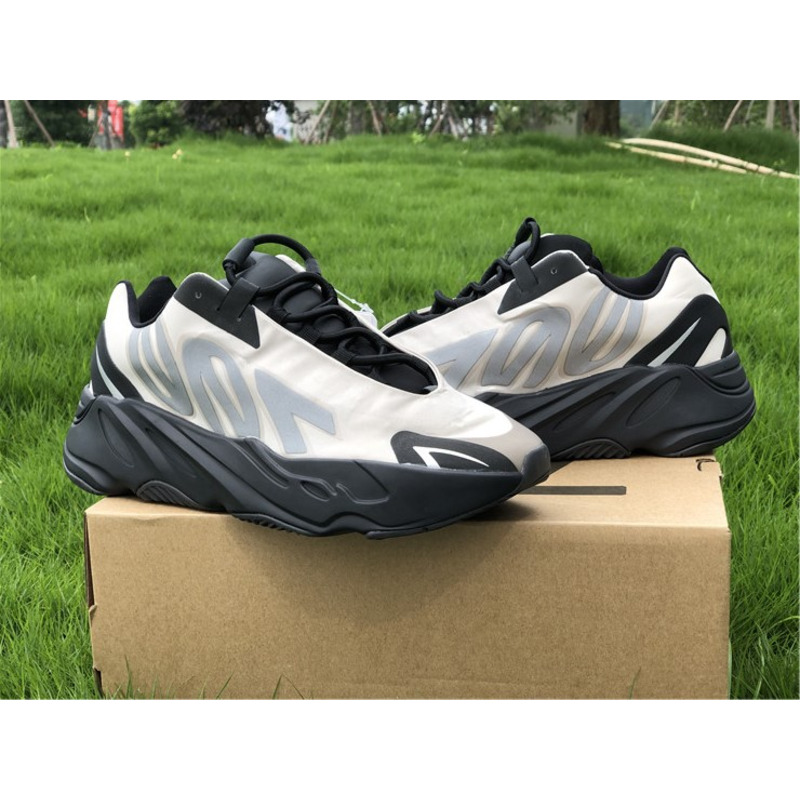 Ad*s yeezy boost 700 mnvn bone fy3729 sneakers men women