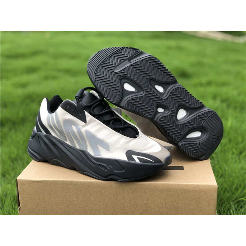 Ad*s yeezy boost 700 mnvn bone fy3729 sneakers men women