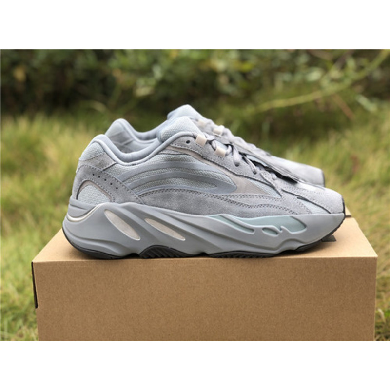 Ad*s yeezy boost 700 v2 hospital blue fv8424 sneakers men women