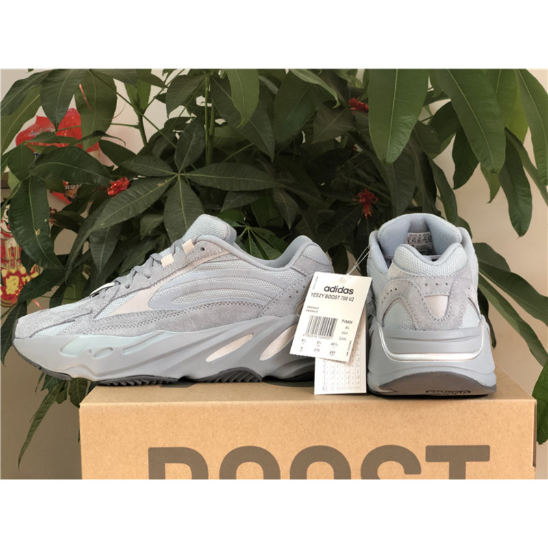 Ad*s yeezy boost 700 v2 hospital blue fv8424 sneakers men women