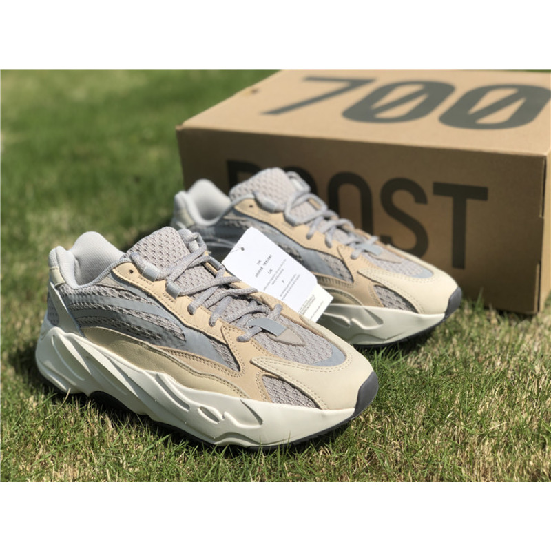 Ad*s yeezy boost 700 v2 cream gy7924 sneakers men women