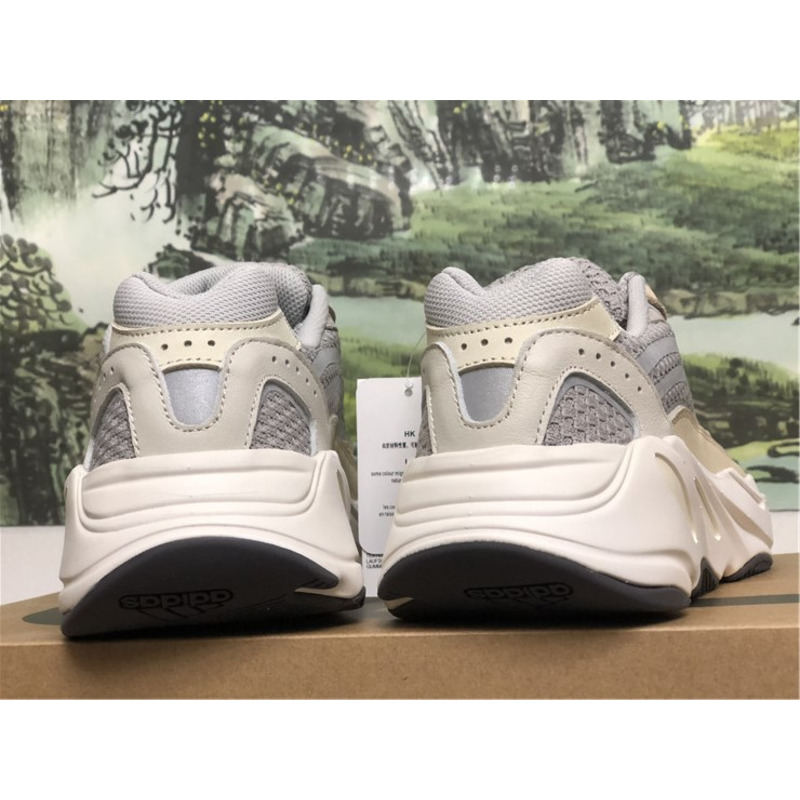 Ad*s yeezy boost 700 v2 cream gy7924 sneakers men women