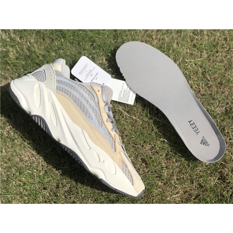 Ad*s yeezy boost 700 v2 cream gy7924 sneakers men women