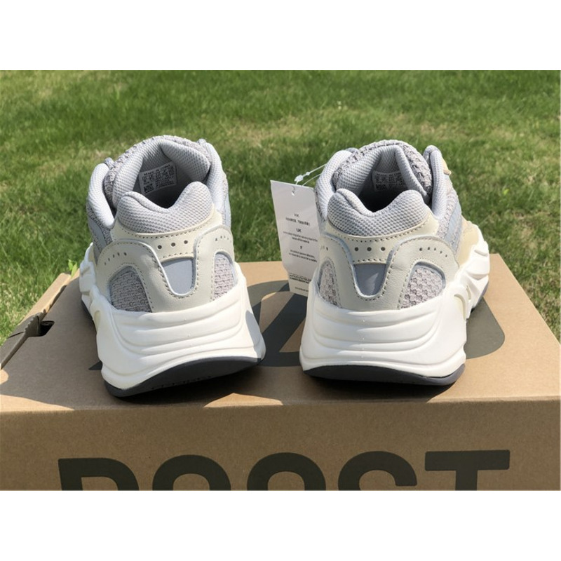 Ad*s yeezy boost 700 v2 cream gy7924 sneakers men women