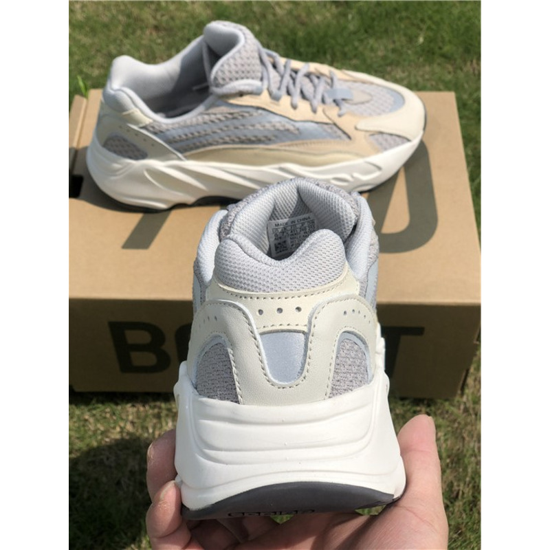 Ad*s yeezy boost 700 v2 cream gy7924 sneakers men women