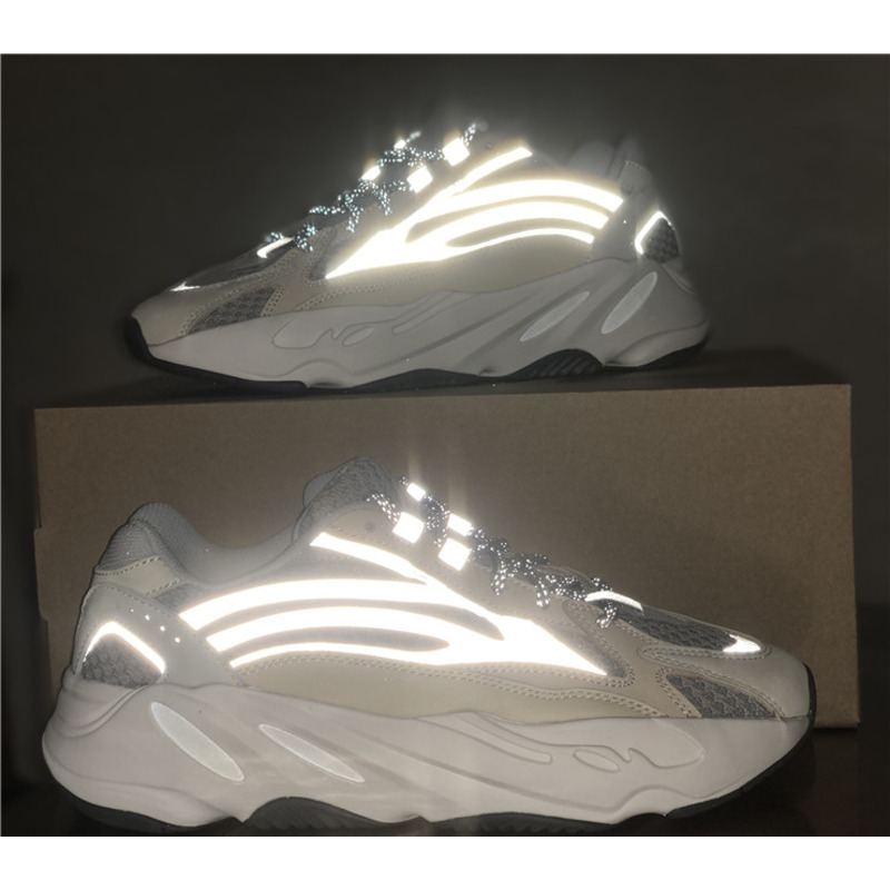 Ad*s yeezy boost 700 v2 cream gy7924 sneakers men women