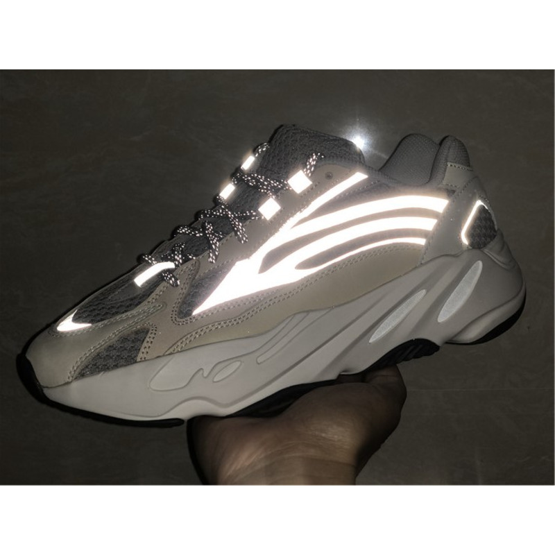 Ad*s yeezy boost 700 v2 cream gy7924 sneakers men women