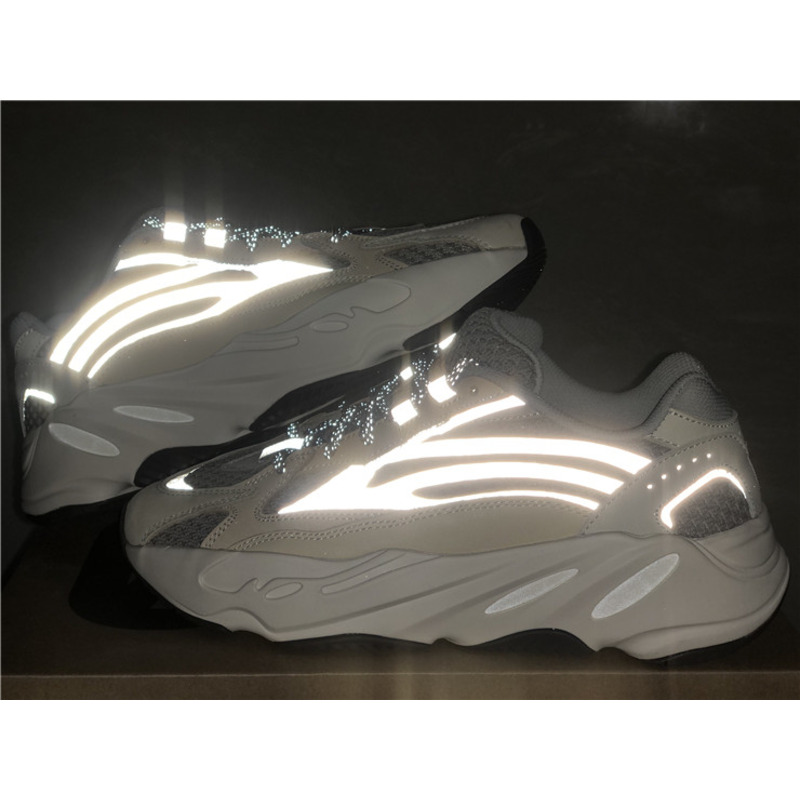 Ad*s yeezy boost 700 v2 cream gy7924 sneakers men women