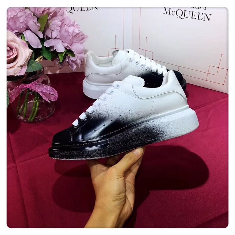 Alexander McQueen Two-Tone Leather Low-Top Sneakers in Black/White