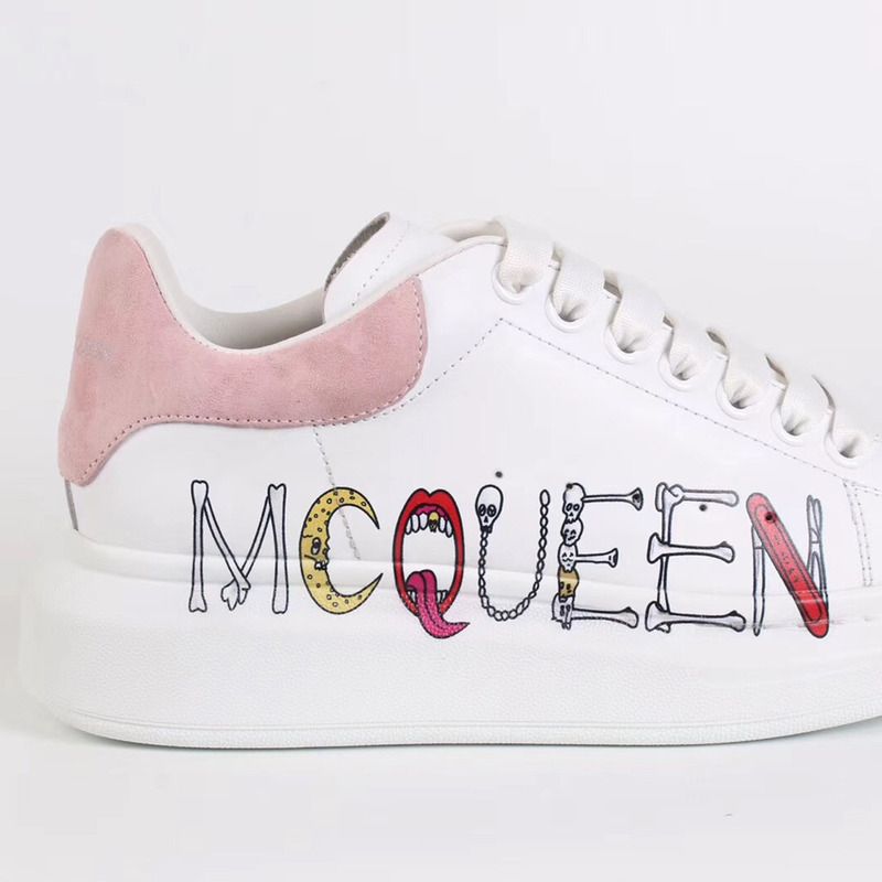 Alexander McQueen Sneakers with Graffiti Logo in White/Pink