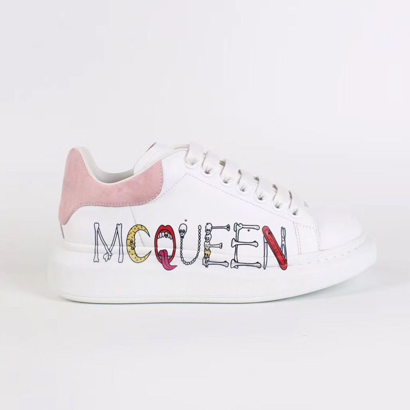 Alexander McQueen Sneakers with Graffiti Logo in White/Pink