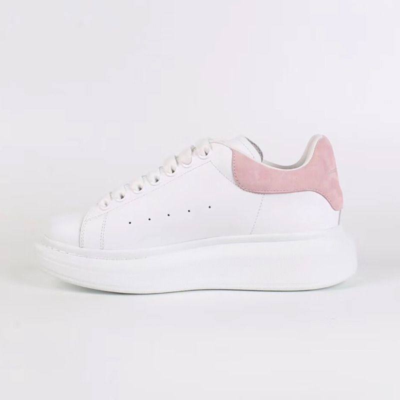 Alexander McQueen Sneakers with Graffiti Logo in White/Pink