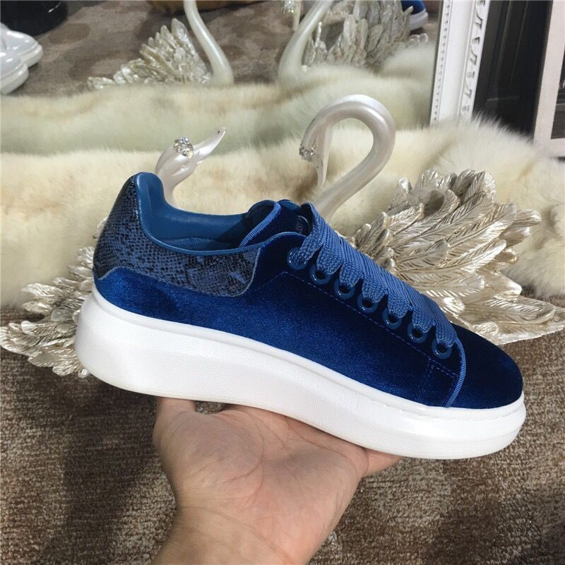 Alexander McQueen Sneaker in Navy blue