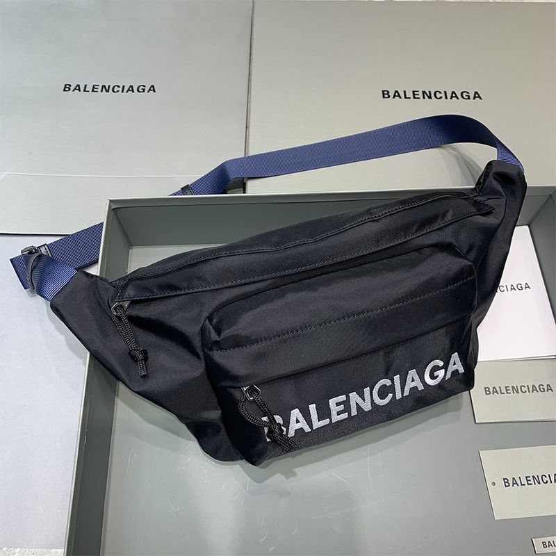 Ba*len*cia*ga wheel logo-embroidered belt bag