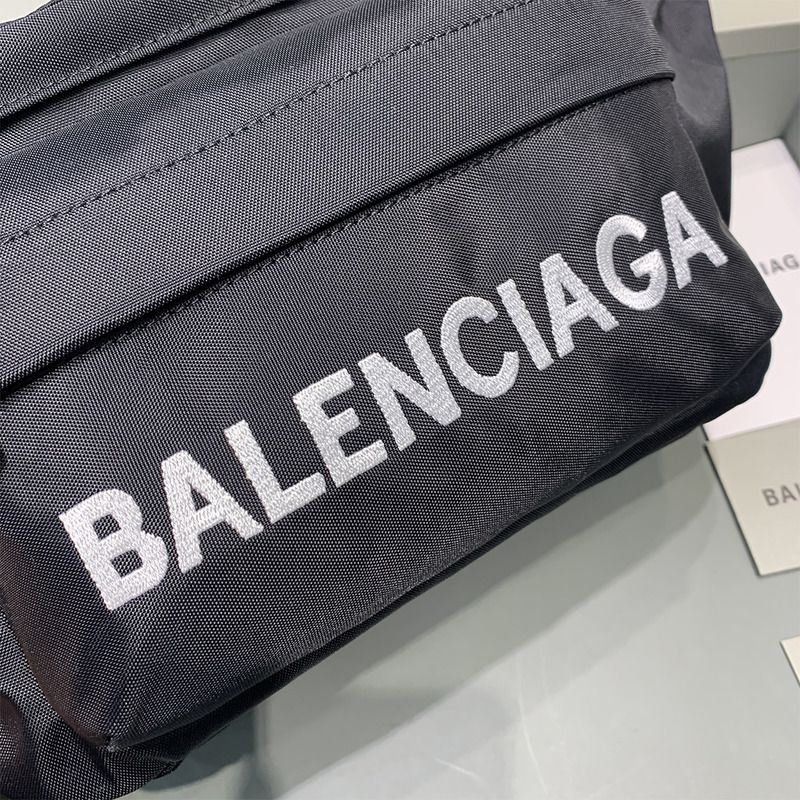 Ba*len*cia*ga wheel logo-embroidered belt bag