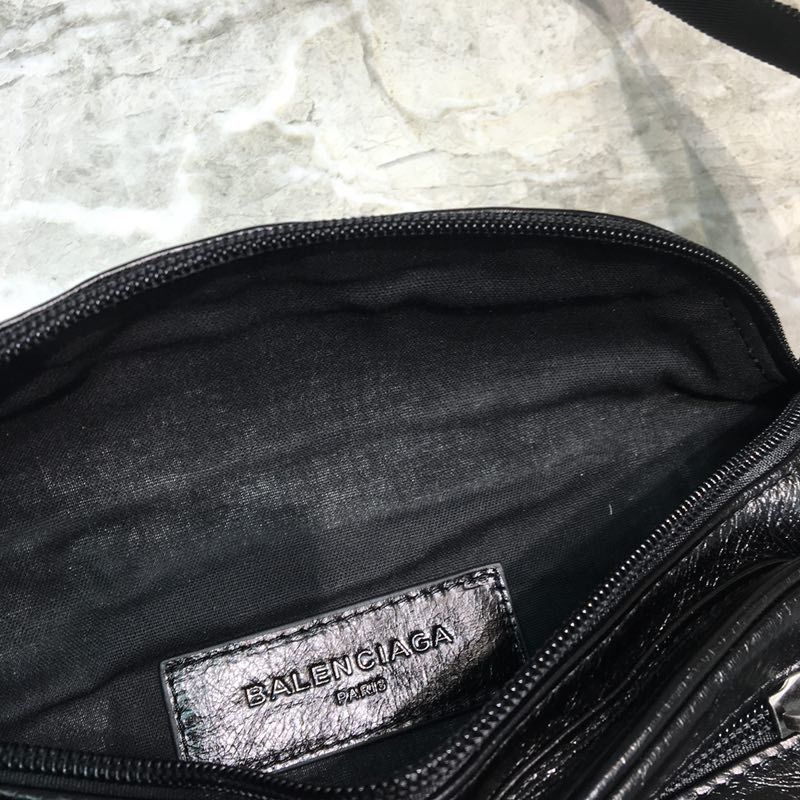 Ba*len*cia*ga explorer black belt bag