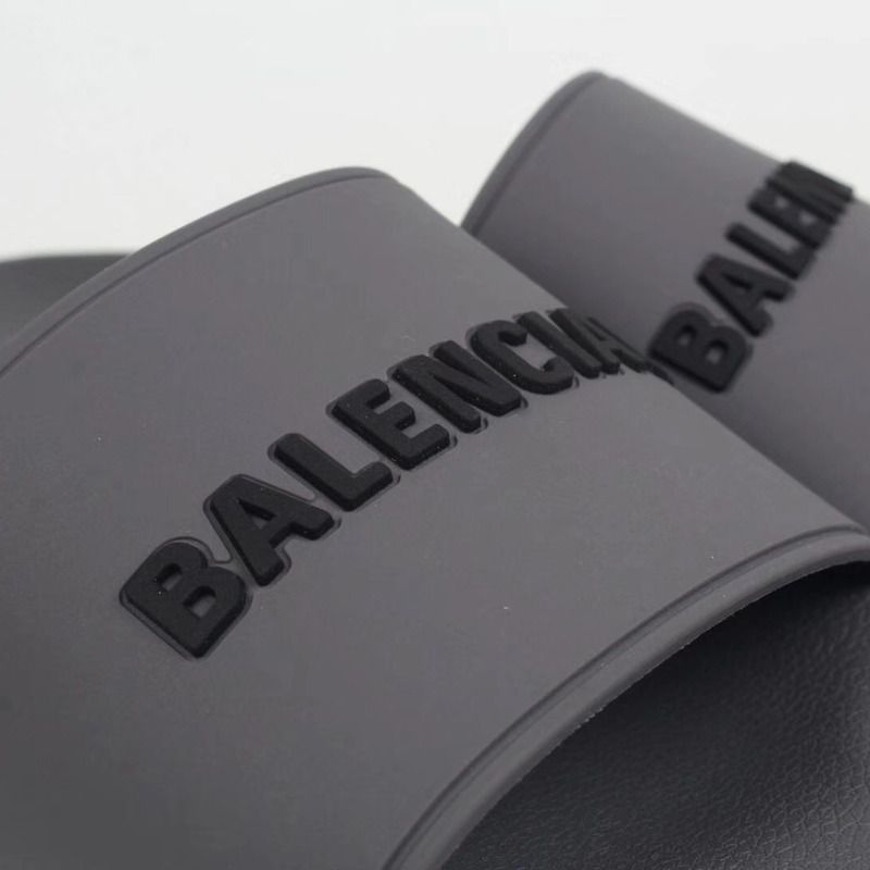 Ba*len*cia*ga black logo slides in gray