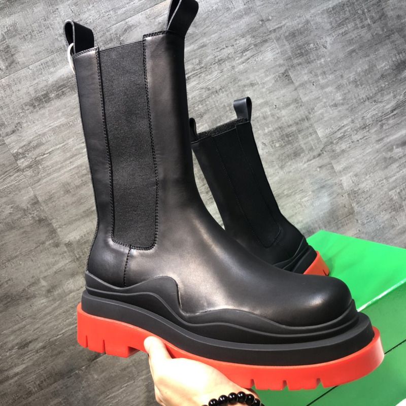 Bo*te*ga ve*ne*ta tire chelsea boot in black and red