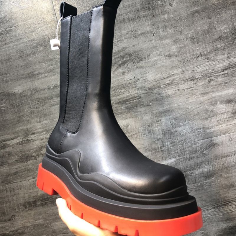 Bo*te*ga ve*ne*ta tire chelsea boot in black and red